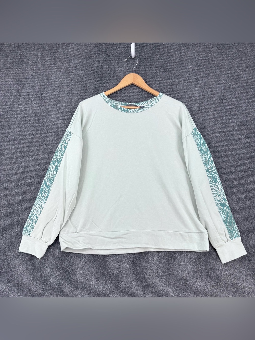 AnyBody Green Soft Girl Cozy Knit Lounge Top Crew Neck Women’s M